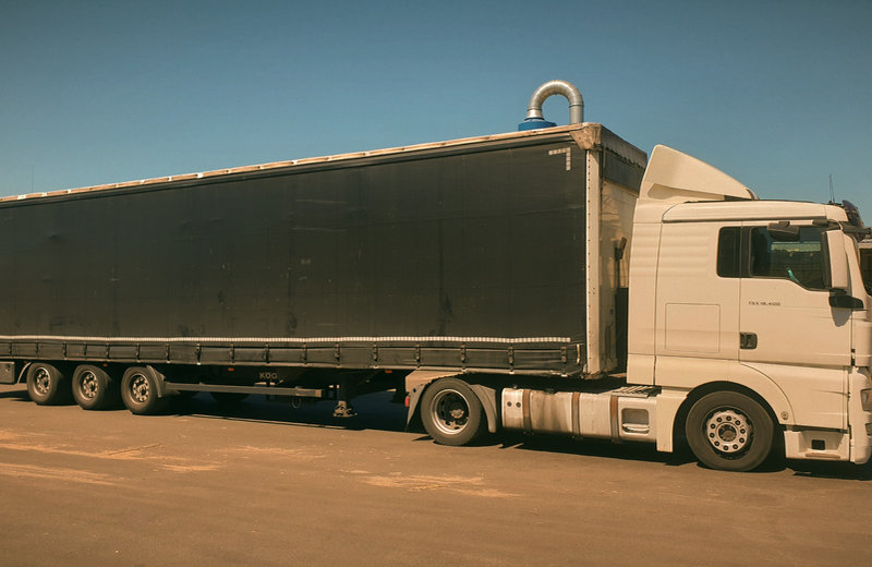 Naczepa gotowa do transportu palet
